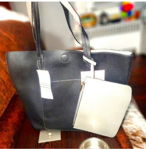 💋5/20 Nwt Black tote&pouch - Picture 1 of 3